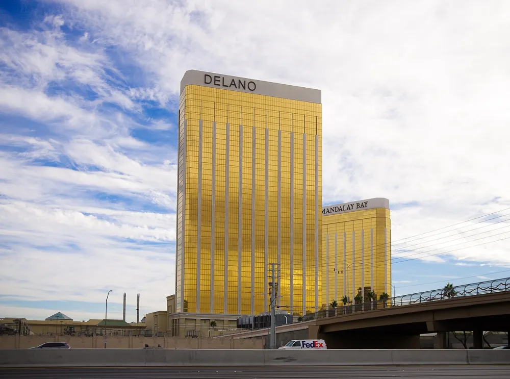 Skyfall Lounge, Delano