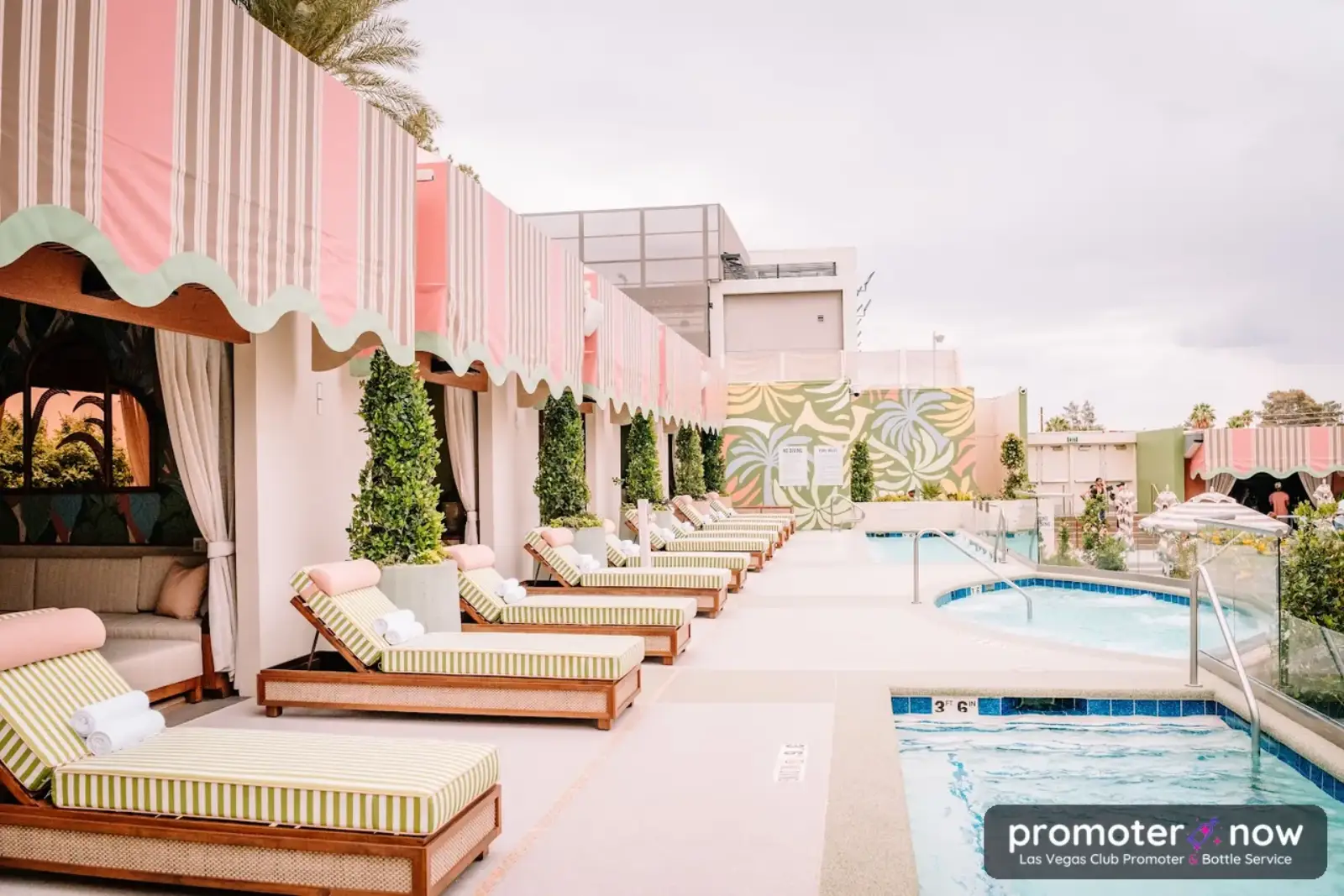 Palm Tree Beach Club Las Vegas daylife crowd and stage