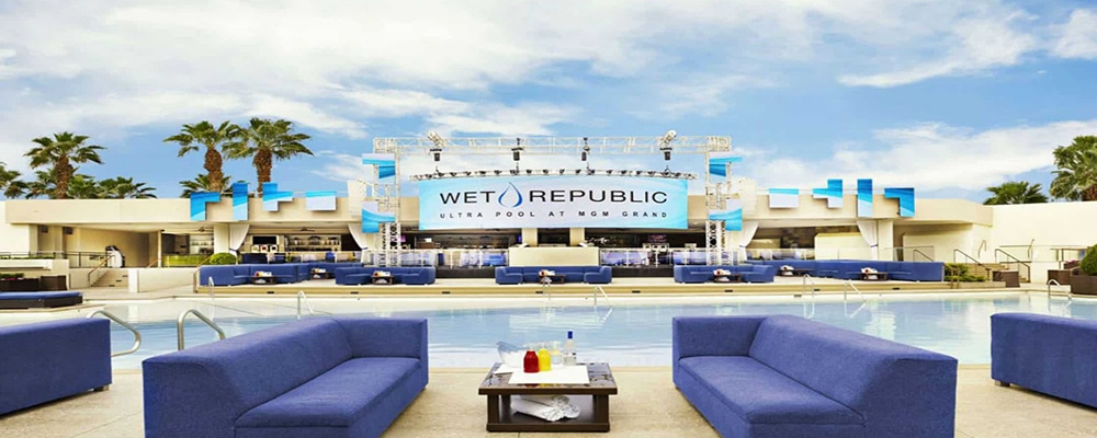 BEST Vegas Pool Parties: Wet Republic, MGM Grand & Drai's Beach Club, The  Cromwell (Ep.25) 