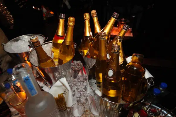 should I buy bottle service at las vegas nightclubs?